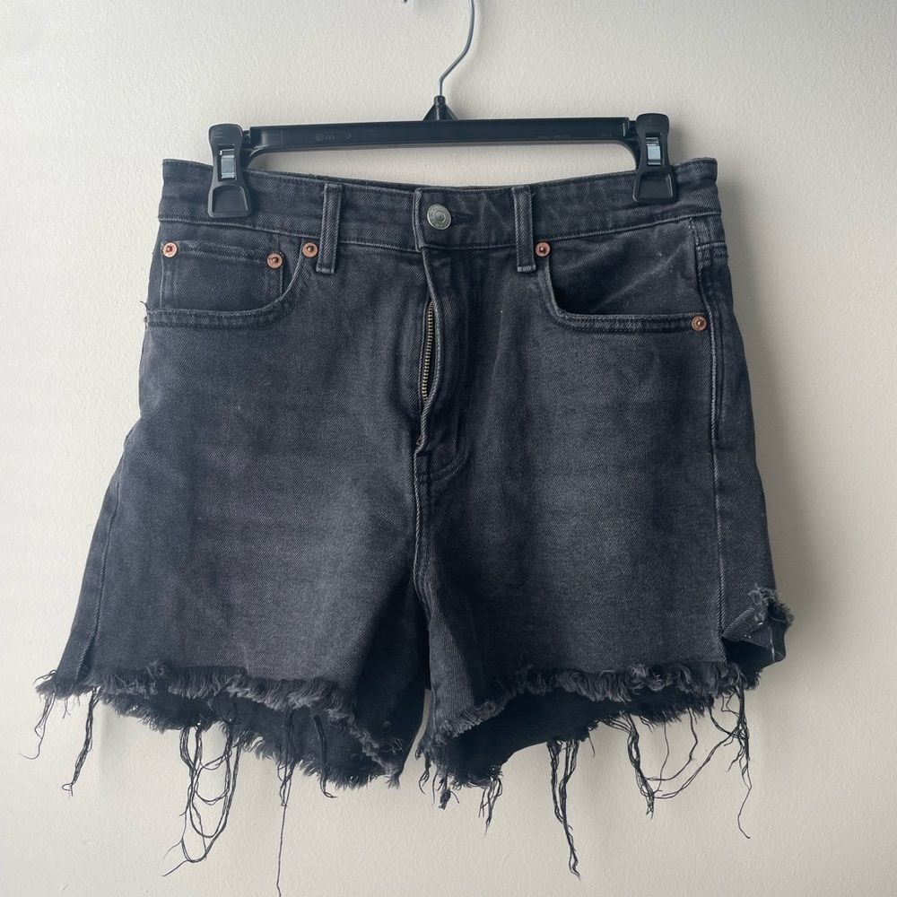 Black American eagle jeans shorts.
